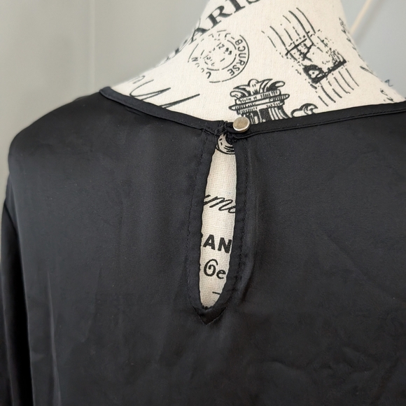 Banana Republic Black Bell Sleeve Blouse Satin XS - Picture 4 of 9